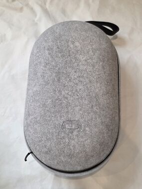 Meta Oculus Quest 2  Lightweight Portable Hard Carrying Case Gray Black VR Zip